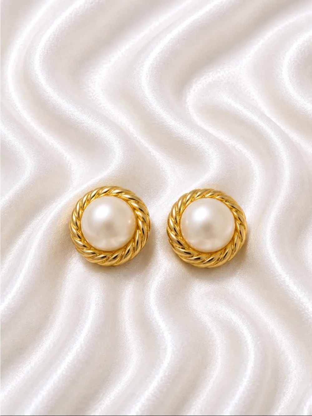 Gold Pearl Rope-Edge Clip-on Earrings